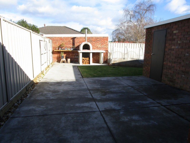 1/8 Ashley Court, Sale VIC 3850