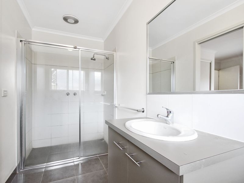 2/1C Duke Street, Maffra VIC 3860