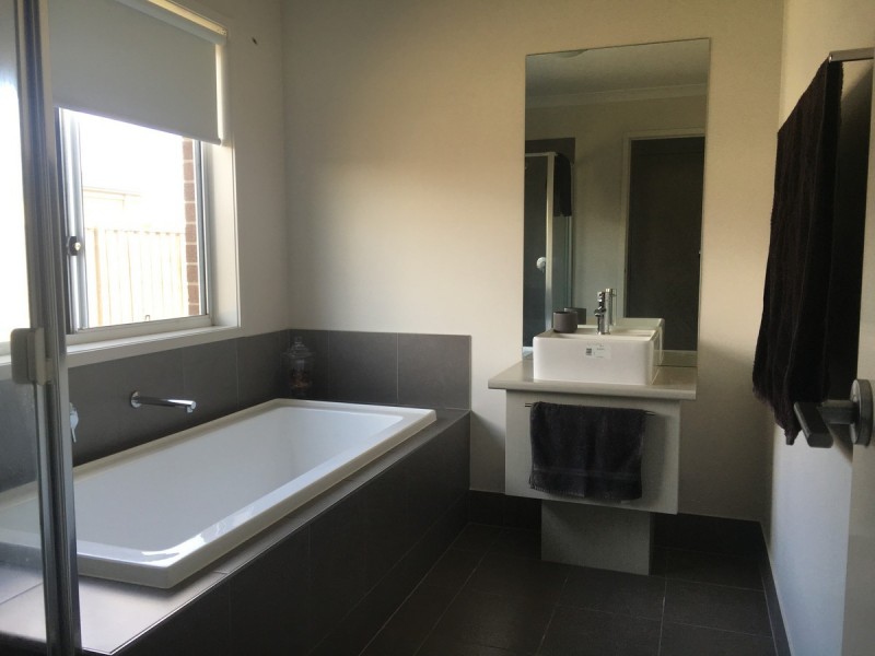 9 Ruthberg Drive, Sale VIC 3850