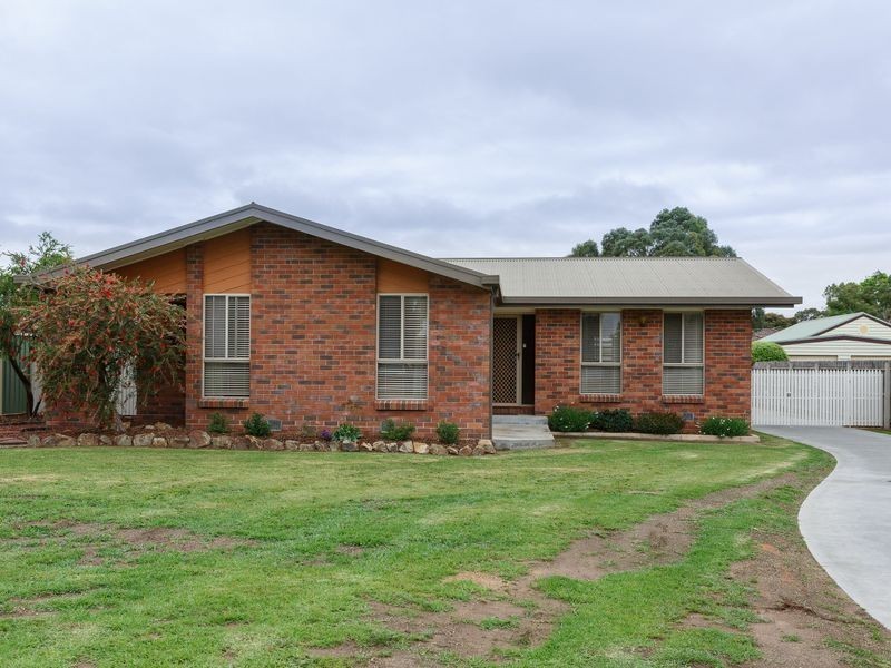 24 Jones Street, Stratford VIC 3862