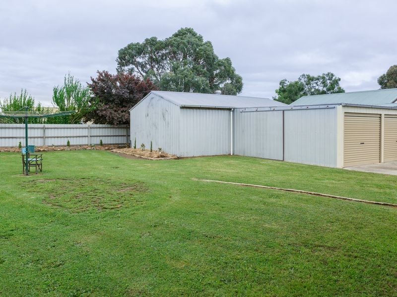 24 Jones Street, Stratford VIC 3862
