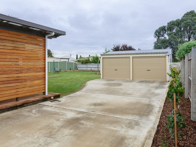24 Jones Street, Stratford VIC 3862