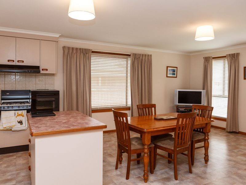 24 Jones Street, Stratford VIC 3862