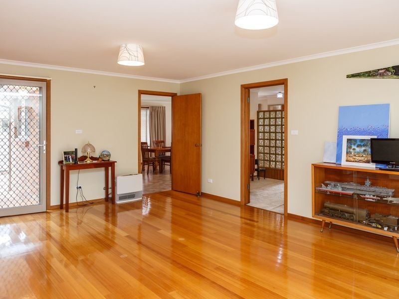24 Jones Street, Stratford VIC 3862