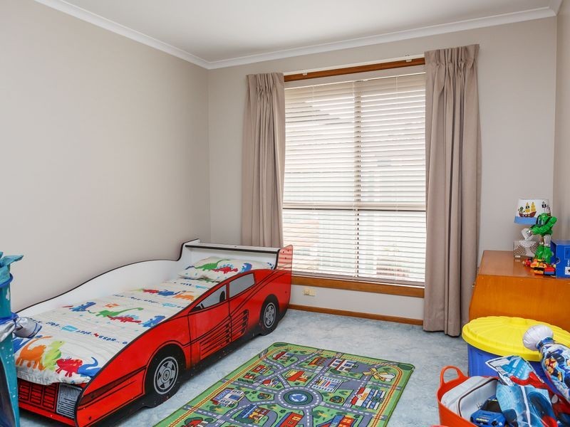 24 Jones Street, Stratford VIC 3862