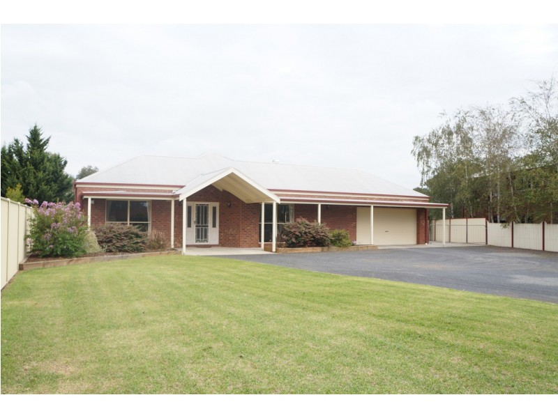 9 Finegan Court, Sale VIC 3850