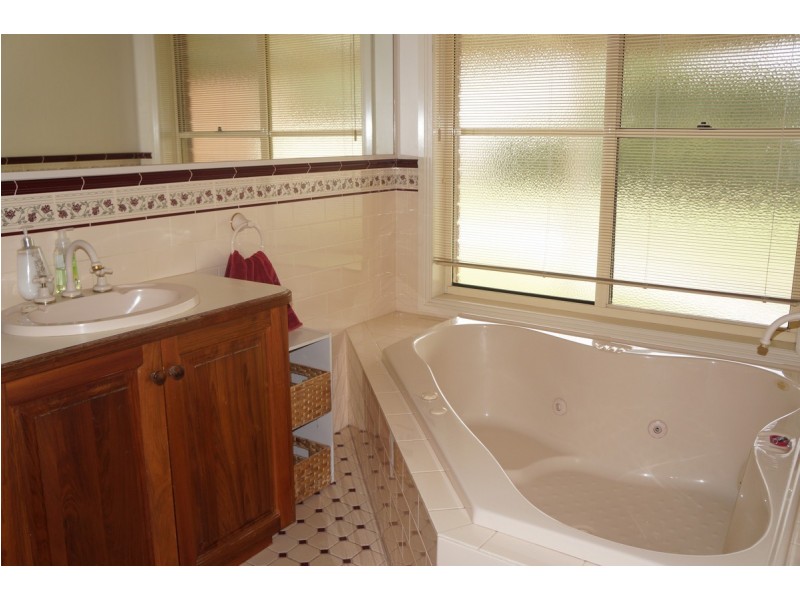 9 Finegan Court, Sale VIC 3850