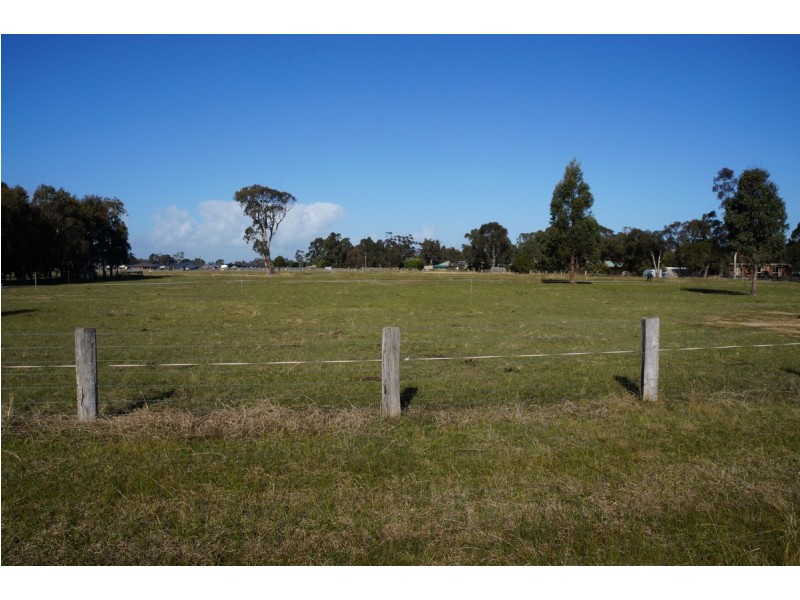 20 Carter Street, Stratford VIC 3862
