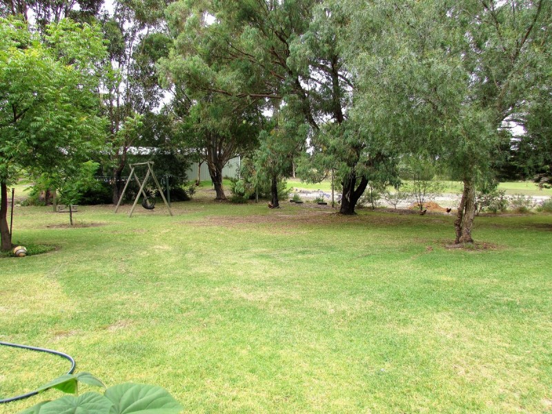 327 Redbank Road, Stratford VIC 3862