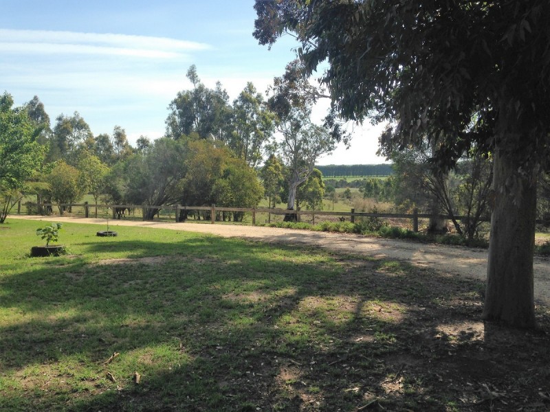 327 Redbank Road, Stratford VIC 3862