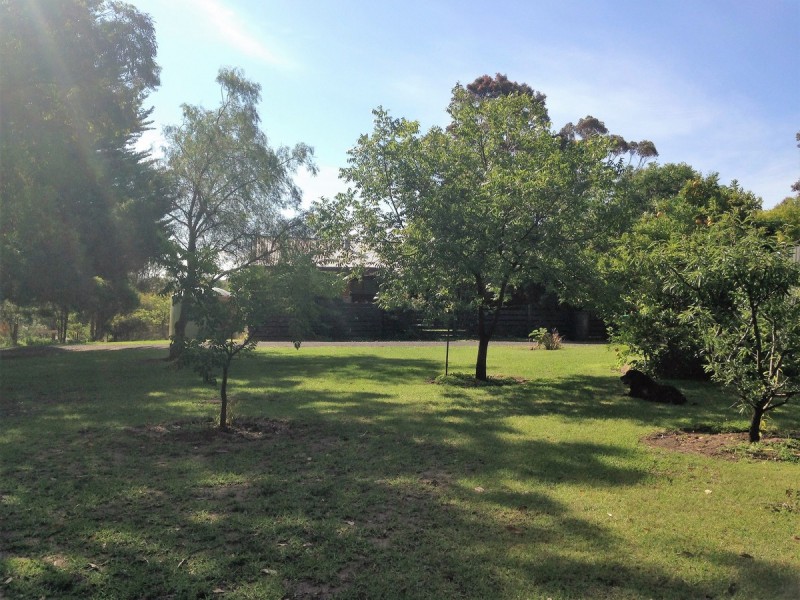 327 Redbank Road, Stratford VIC 3862