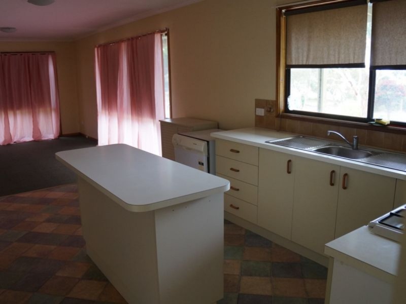 13 Pinetree Court, Seaspray VIC 3851