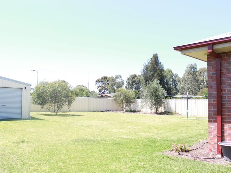 27 Marilyn Way, Sale VIC 3850