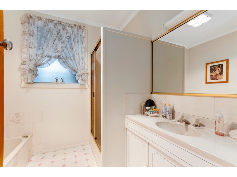 240 Guthridge Parade, Sale VIC 3850