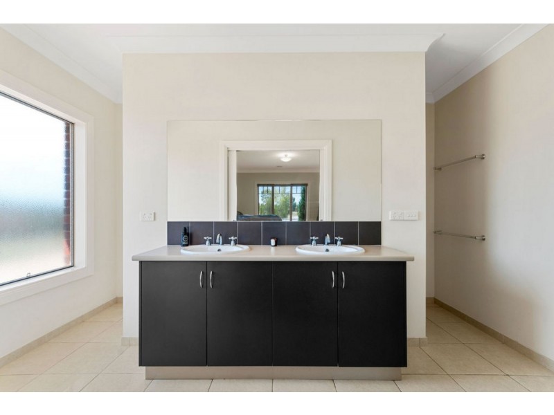 1 Sarah Court, Wurruk VIC 3850