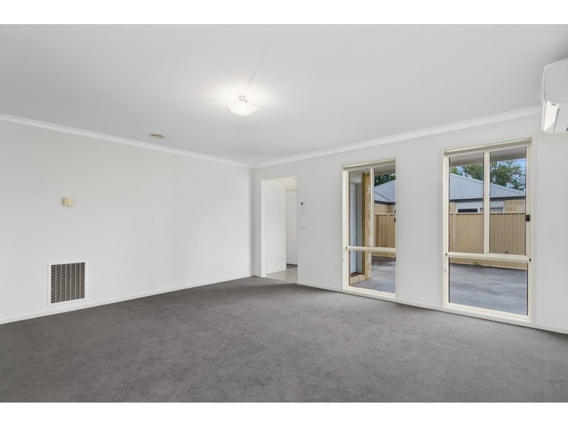 2/1C Duke Street, Maffra VIC 3860