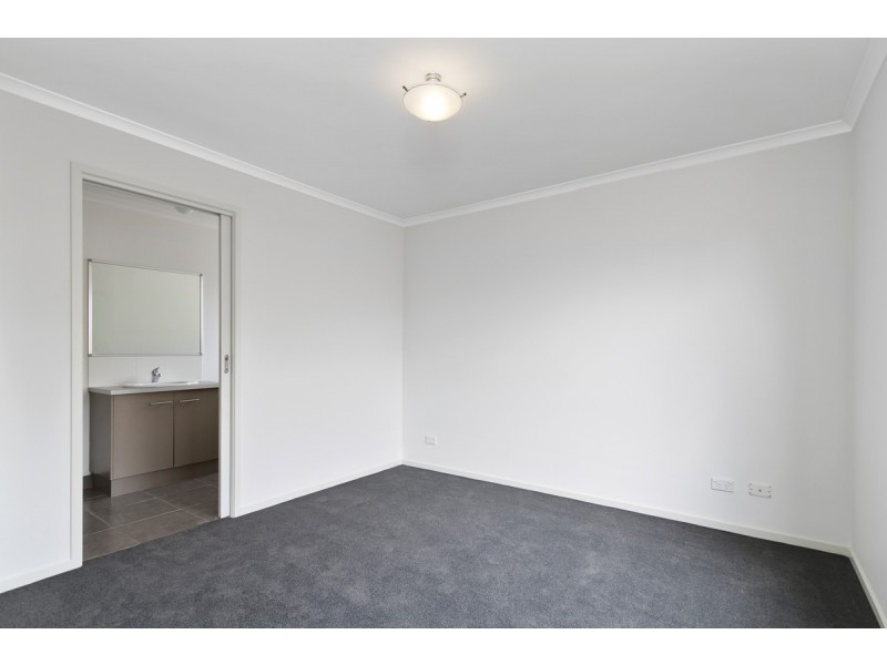 2/1C Duke Street, Maffra VIC 3860