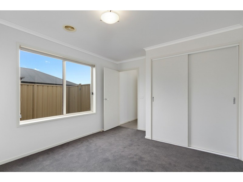 2/1C Duke Street, Maffra VIC 3860
