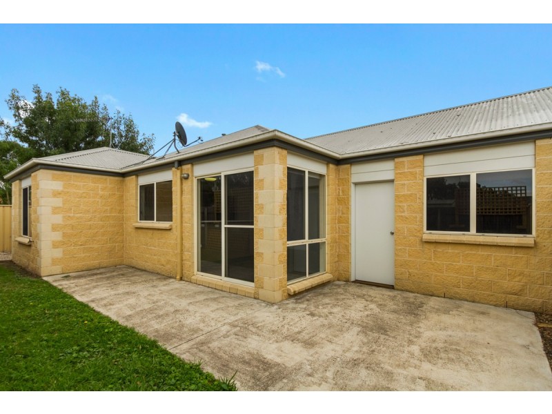 2/1C Duke Street, Maffra VIC 3860