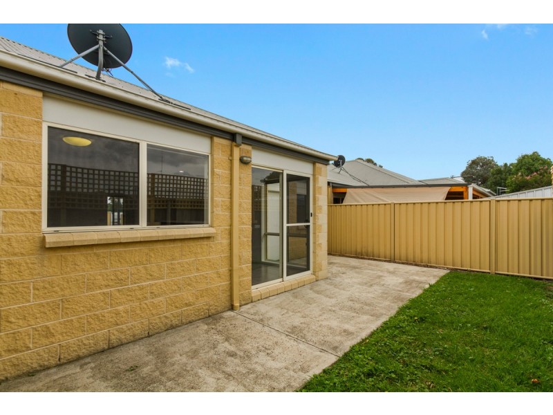 2/1C Duke Street, Maffra VIC 3860