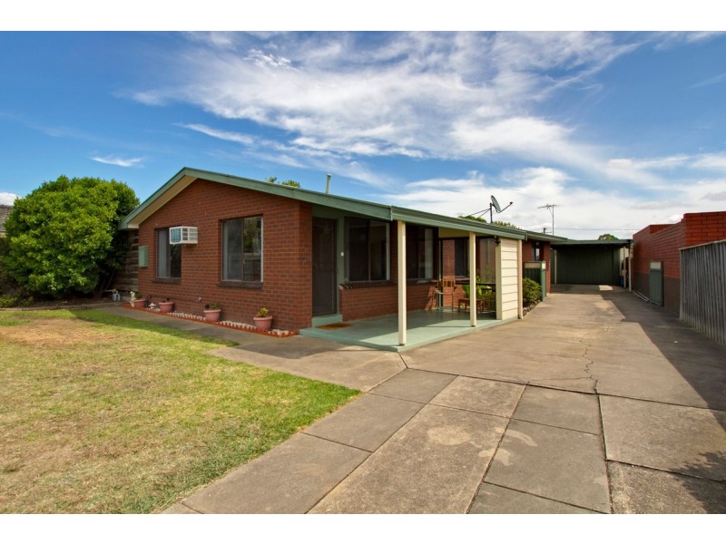 13 Cedar Street, Sale VIC 3850