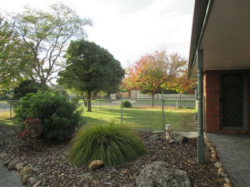 2 Stafford Drive, Sale VIC 3850