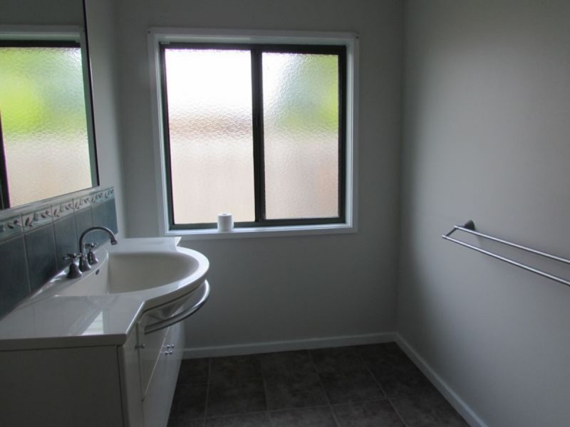 2 Stafford Drive, Sale VIC 3850