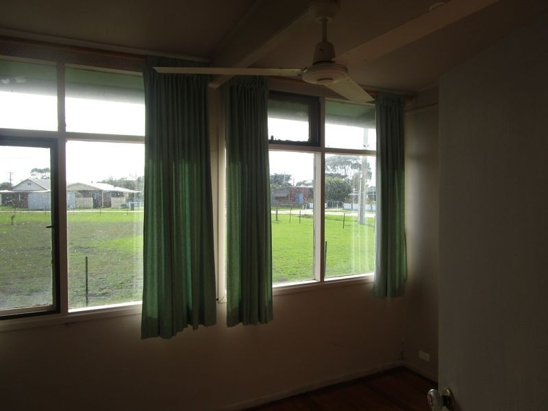 23 Ellen Ave, Seaspray VIC 3851