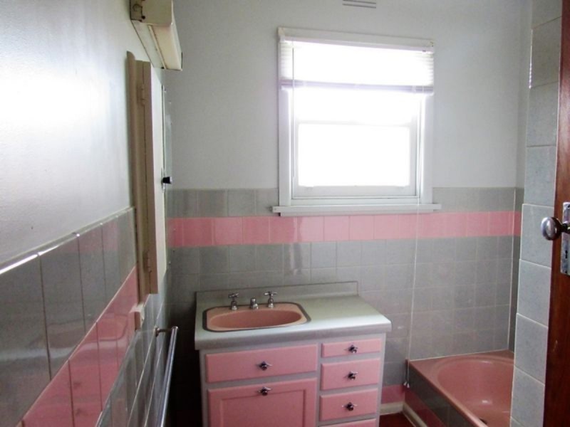 64 Mcfarlane Street, Stratford VIC 3862