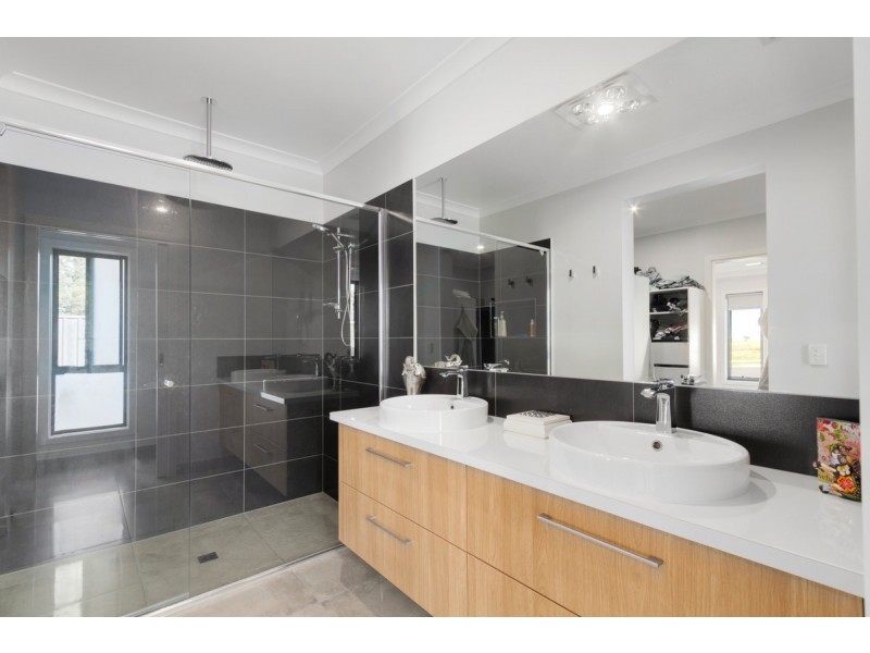 15 Page Court, Sale VIC 3850