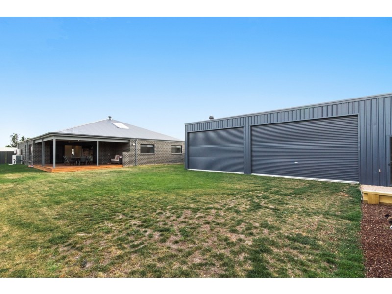 15 Page Court, Sale VIC 3850