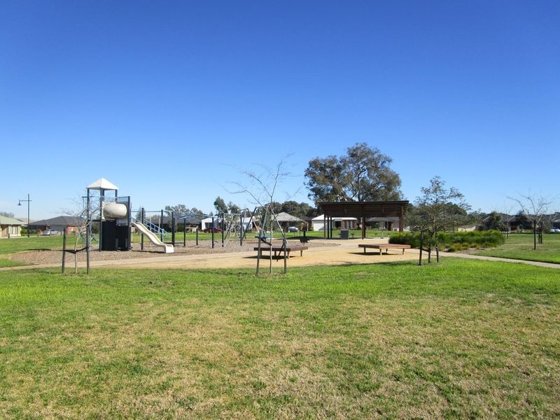 27 Woondella Boulevard, Sale VIC 3850