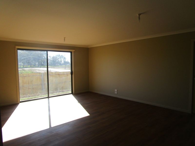 27 Woondella Boulevard, Sale VIC 3850