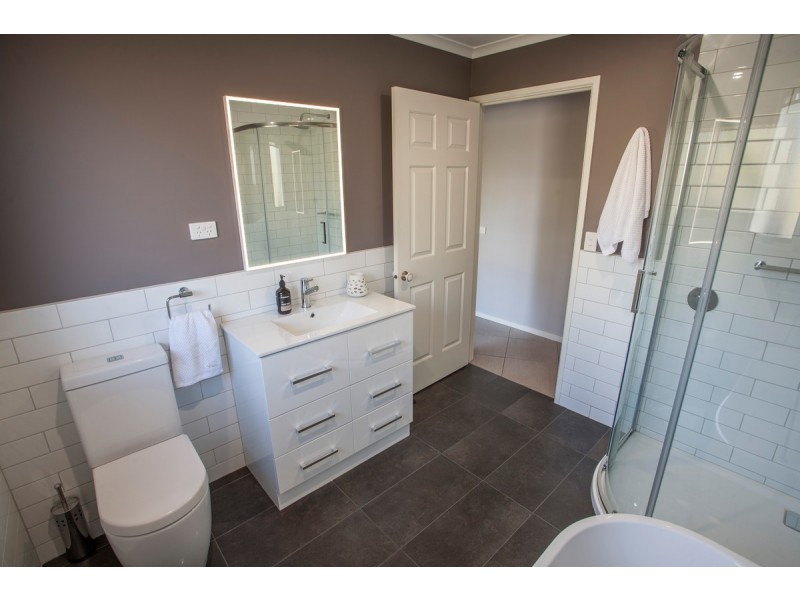 16 Yvette Close, Sale VIC 3850