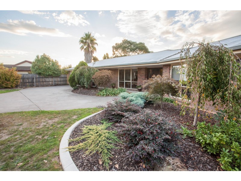 16 Yvette Close, Sale VIC 3850