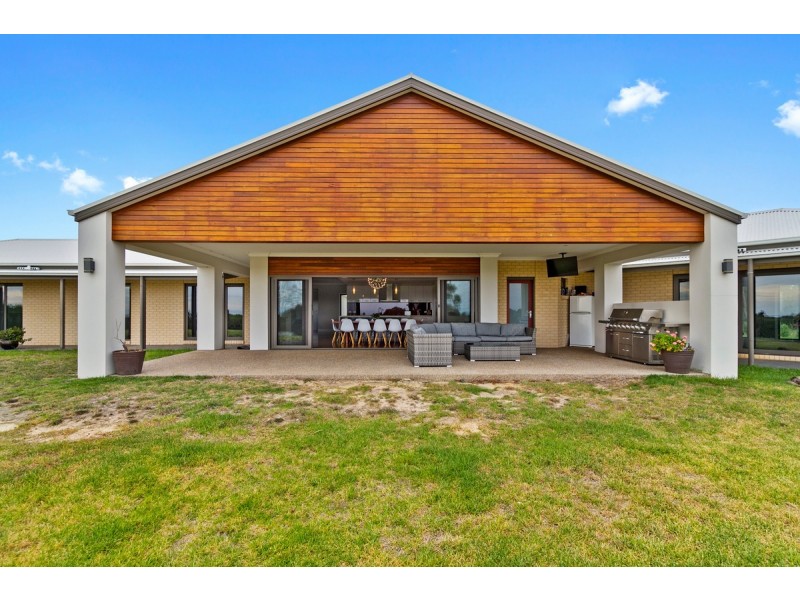 22 William Court, Longford VIC 3851