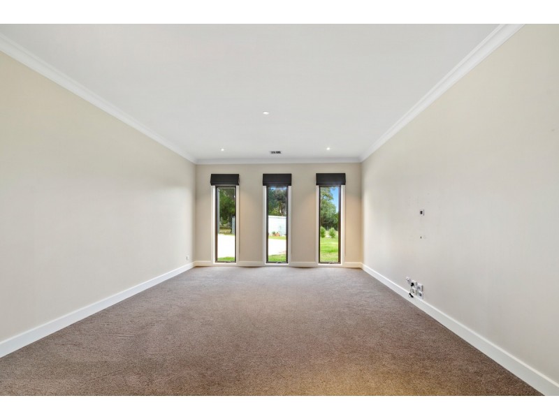 22 William Court, Longford VIC 3851