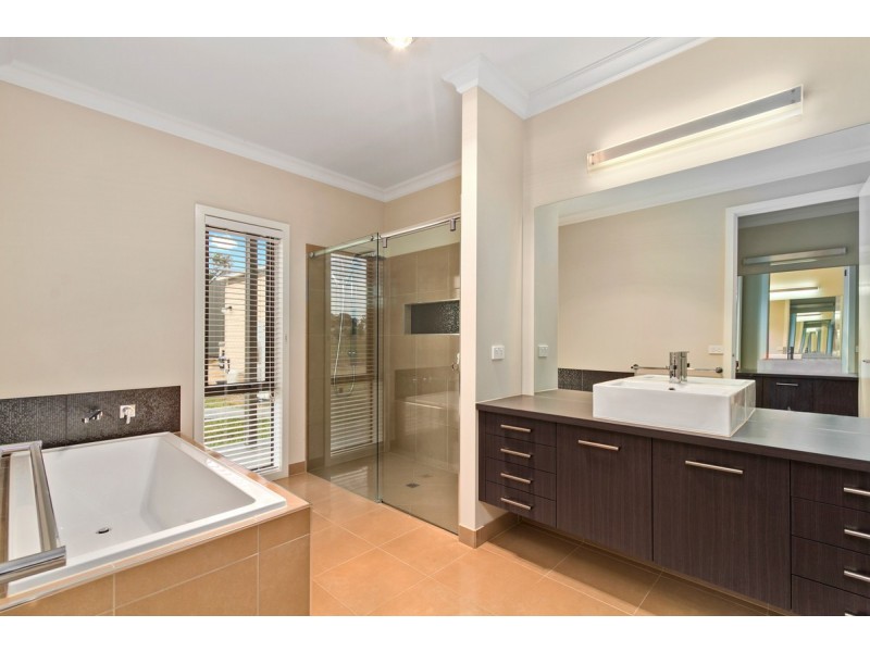 22 William Court, Longford VIC 3851