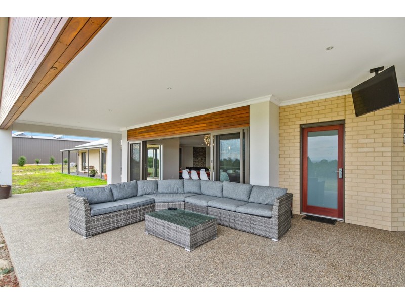 22 William Court, Longford VIC 3851