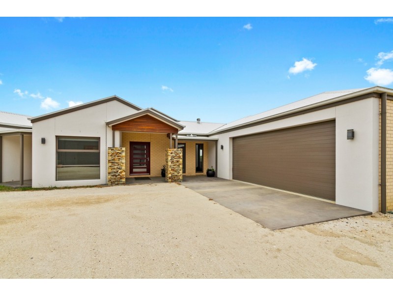 22 William Court, Longford VIC 3851