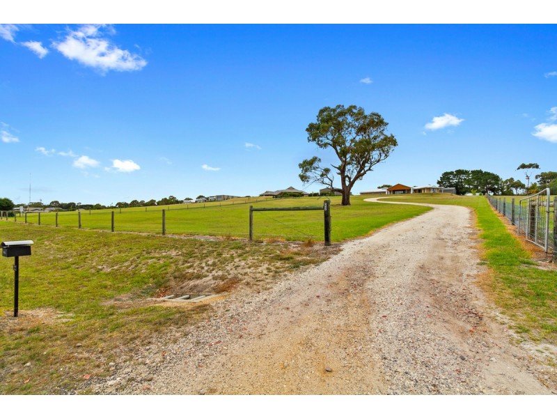 22 William Court, Longford VIC 3851