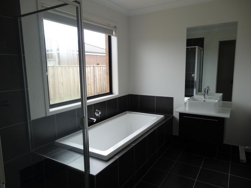 7 Ruthberg Drive, Sale VIC 3850