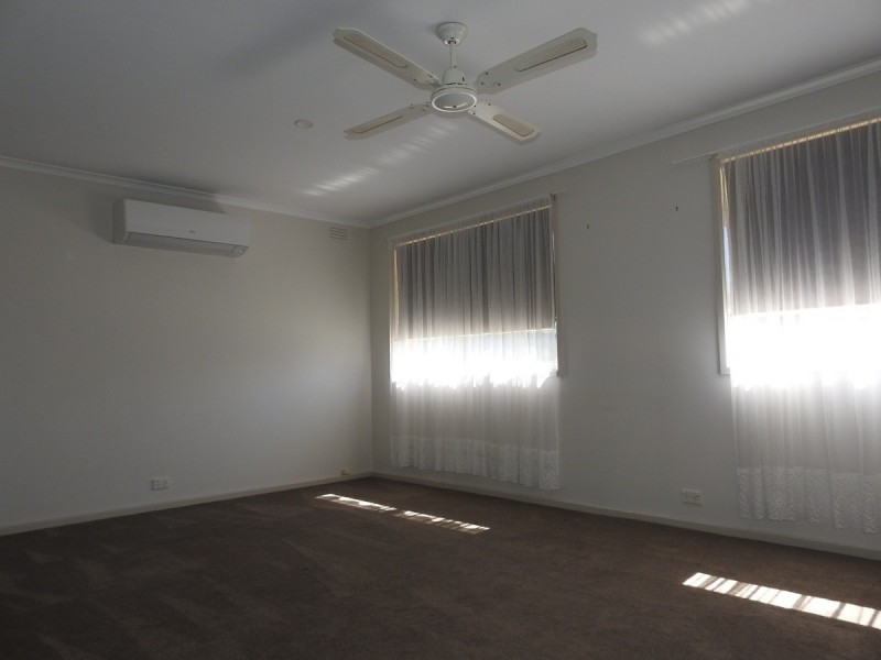 16 Chalmer Court, Sale VIC 3850