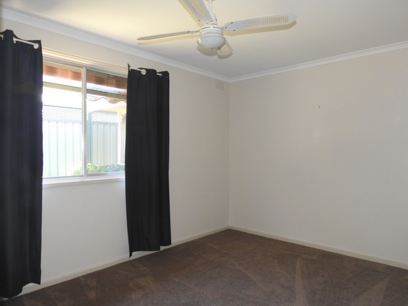 16 Chalmer Court, Sale VIC 3850