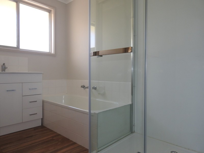 16 Chalmer Court, Sale VIC 3850