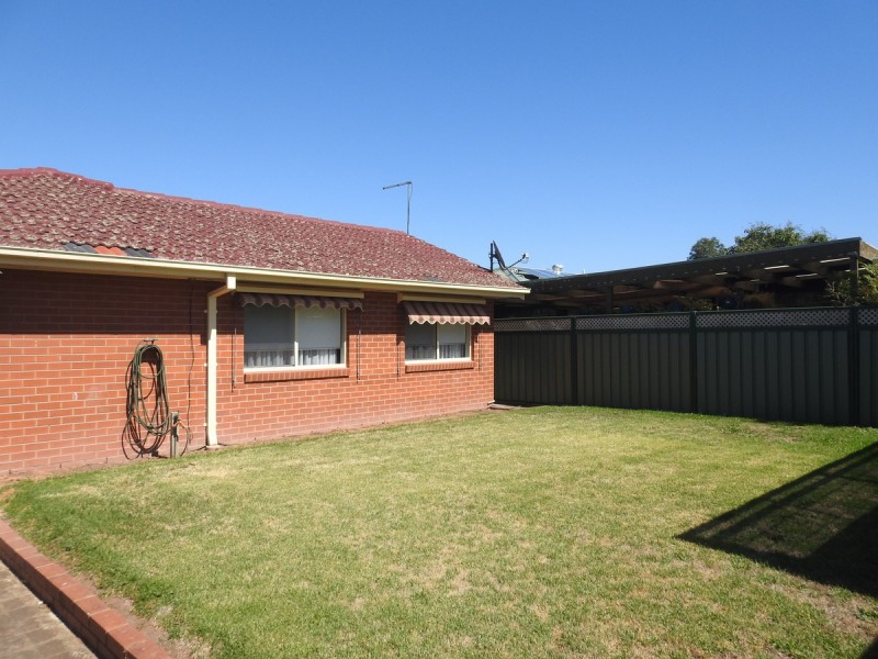 16 Chalmer Court, Sale VIC 3850
