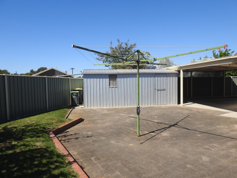 16 Chalmer Court, Sale VIC 3850