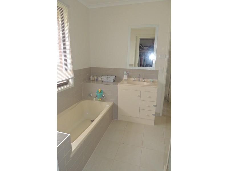 6 Leahe Close, Sale VIC 3850