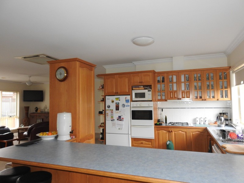 8 Woodburne Drive, Sale VIC 3850