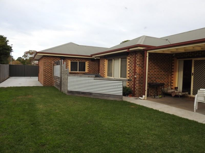8 Woodburne Drive, Sale VIC 3850